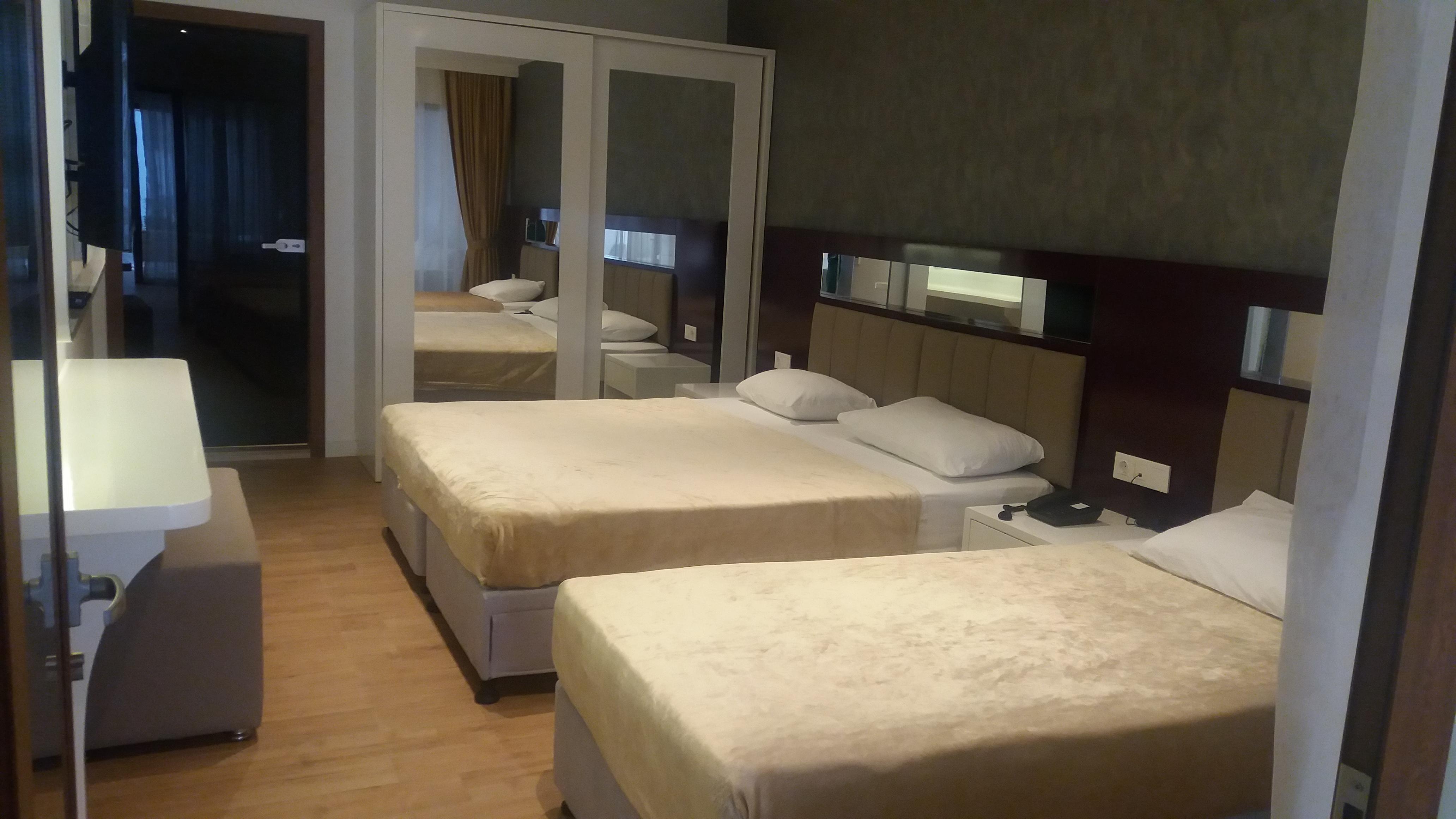 Mirage World Hotel İçmeler Luaran gambar