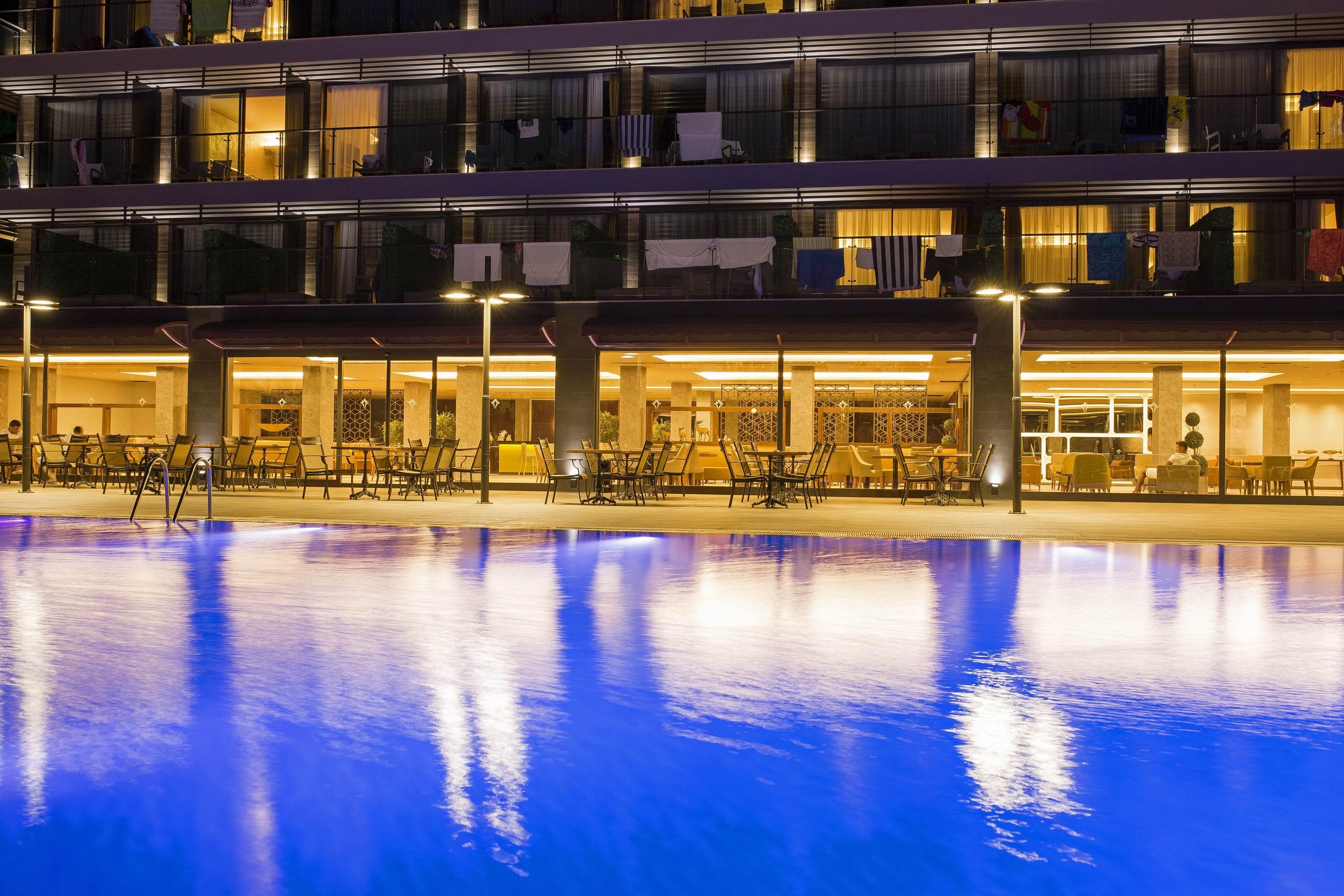 Mirage World Hotel İçmeler Luaran gambar