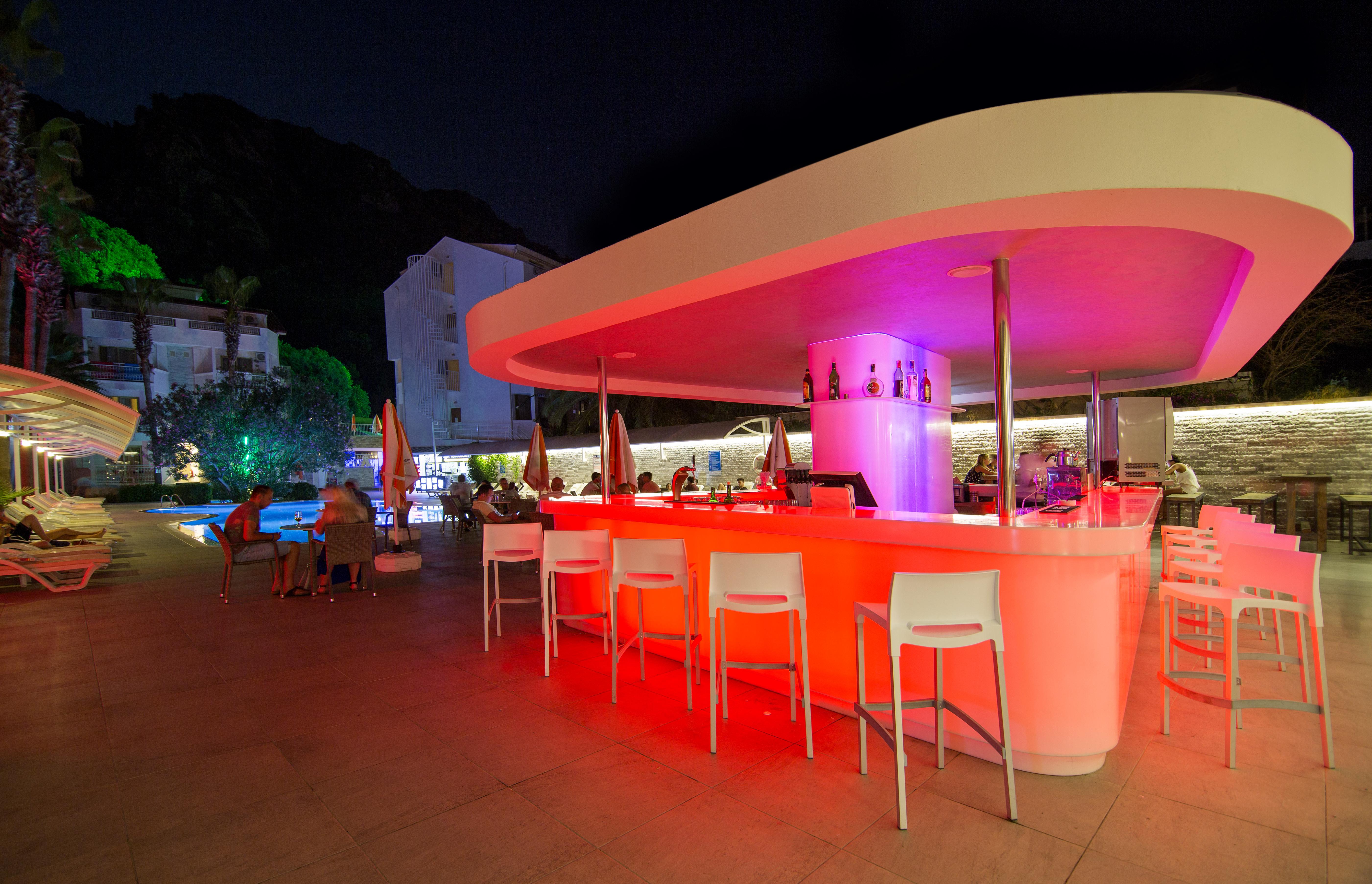 Mirage World Hotel İçmeler Luaran gambar