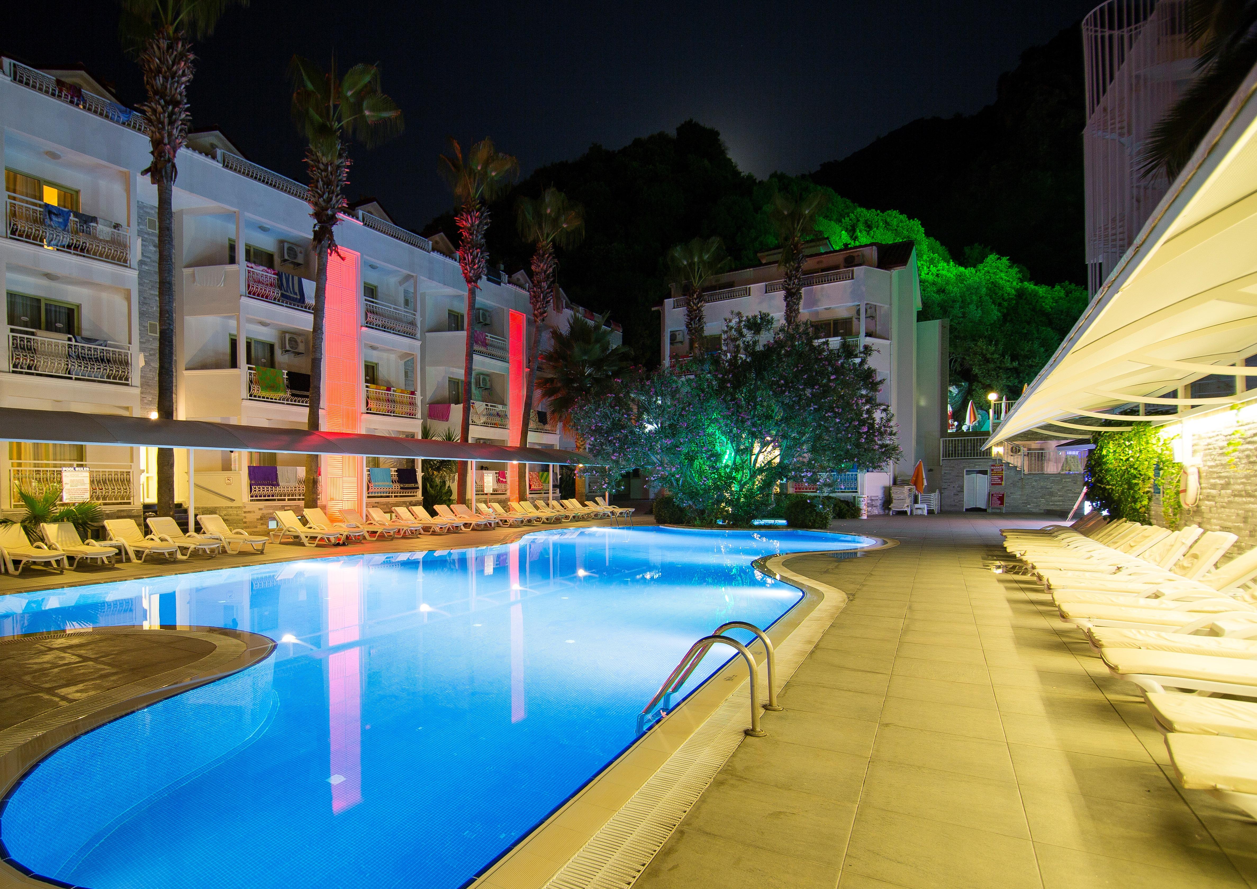 Mirage World Hotel İçmeler Luaran gambar
