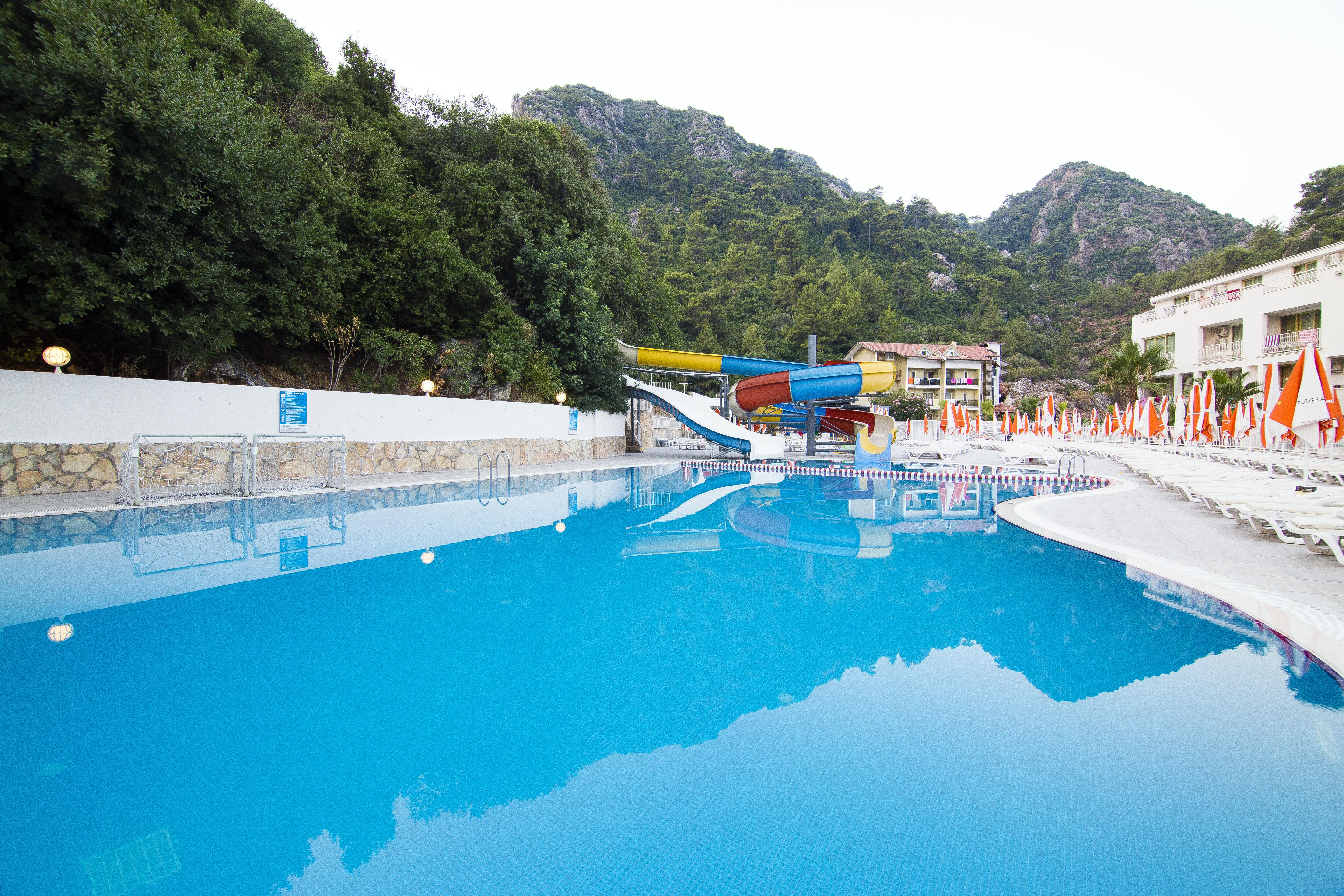Mirage World Hotel İçmeler Luaran gambar