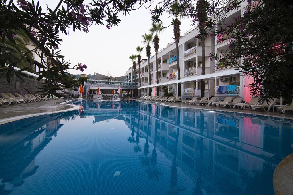Mirage World Hotel İçmeler Luaran gambar