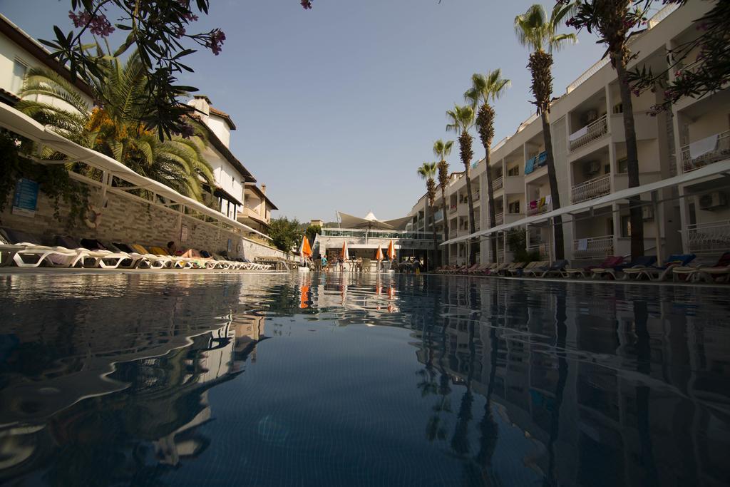 Mirage World Hotel İçmeler Luaran gambar